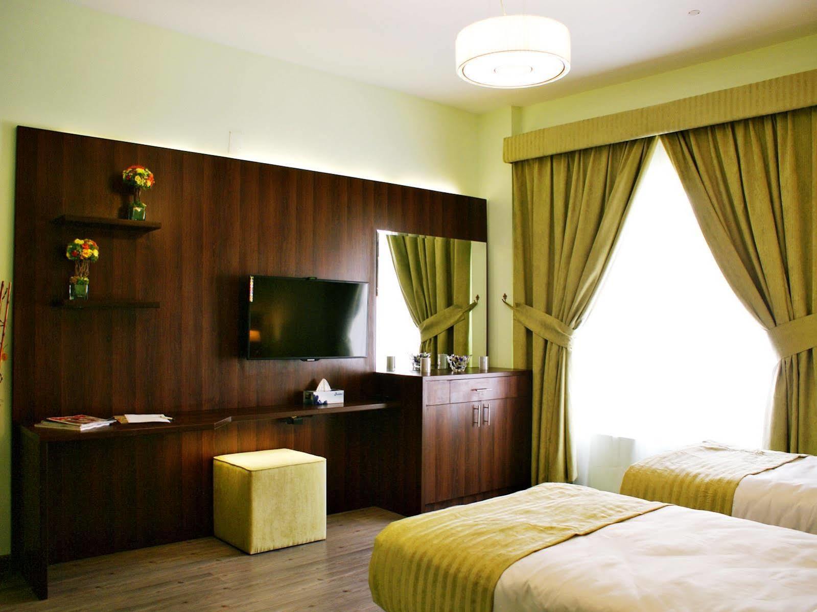 Weekend Hotel & Apartments Маскат Екстер'єр фото