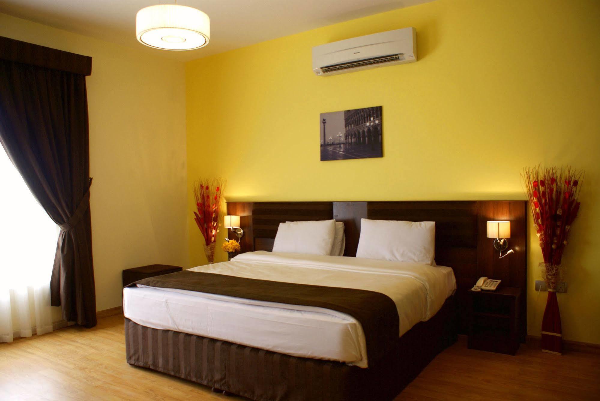 Weekend Hotel & Apartments Маскат Екстер'єр фото